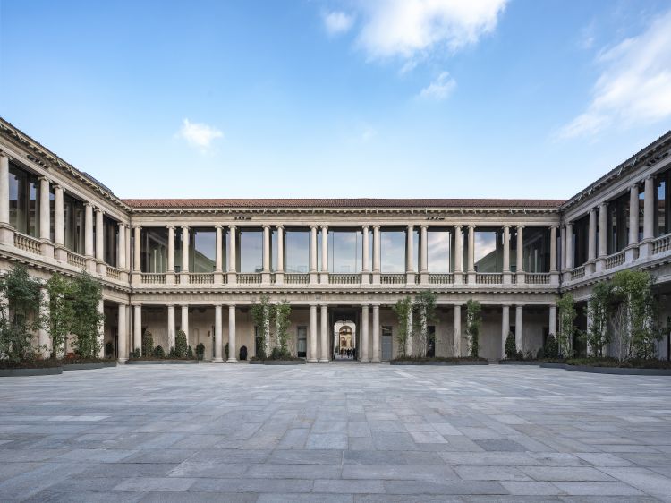 La Piazza del Quadrilatero di Portrait Milano
