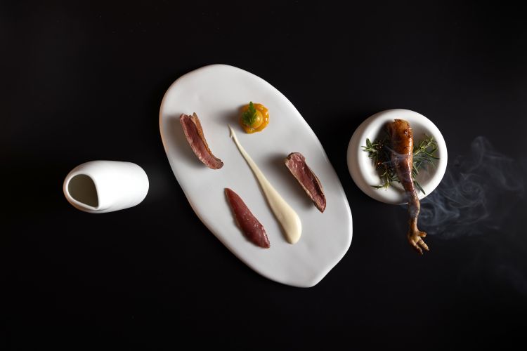 Contrada, il fine dining, 1 stella Michelin e Cantina, legato all’autentica cucina toscana.