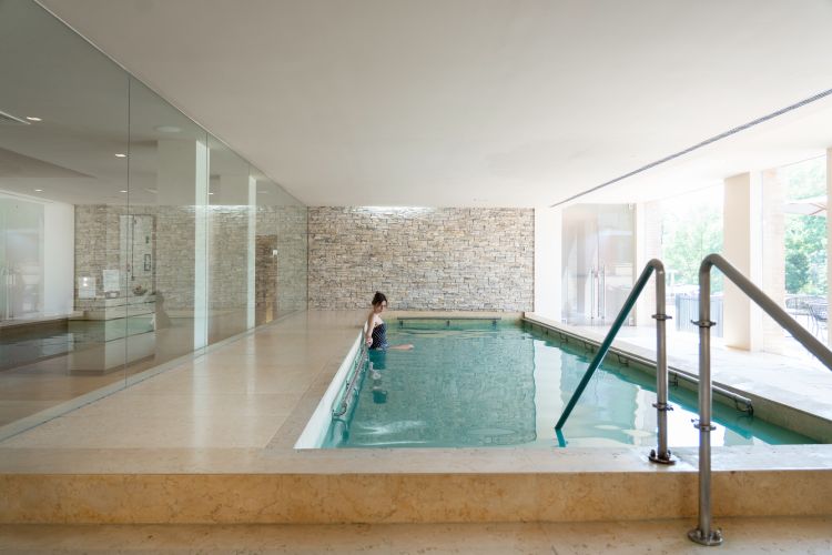 Recentemente rinnovata, la Spa Monasterii ha implementato i programmi wellness con la collaborazione di Biologique Recherche