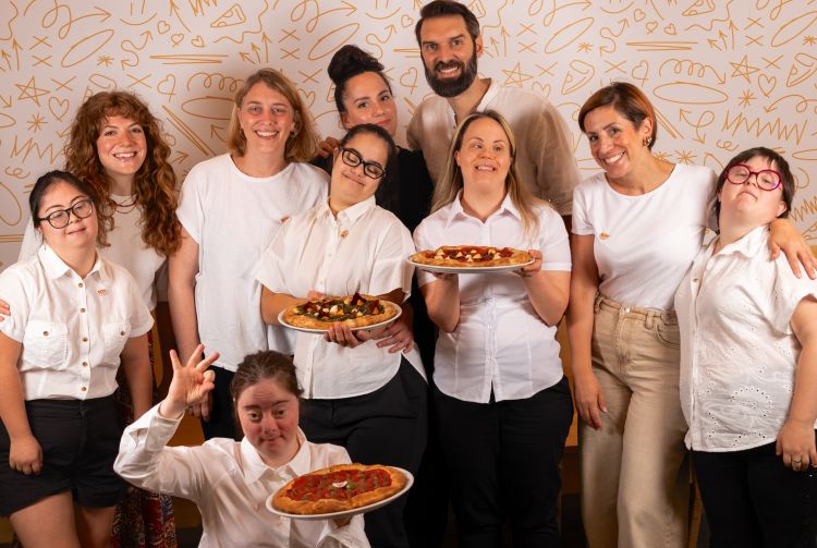 I fondatori e alcuni ragazzi del team di Pit's