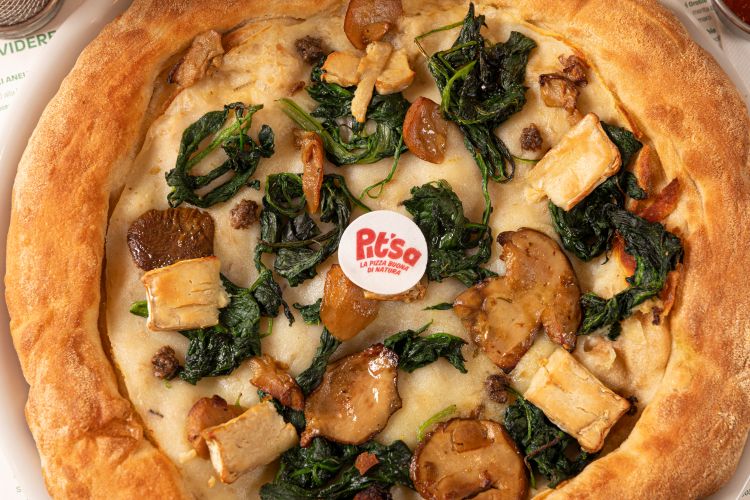 Chanel n.6, con vellutata di patate al rosmarino, porcino arrostito delle montagne di Asiago, spinacio spadellato, camembert vegetale, olio al tartufo fuori cottura