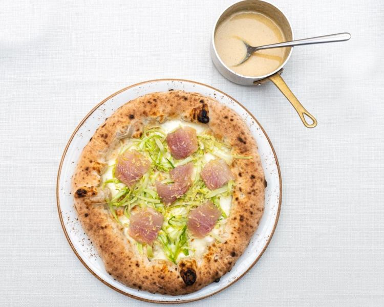 La pizza con il coregone del Lago di Iseo e le sarde di Montisola creata da Stefano Baiocco e Antonio Pappalardo