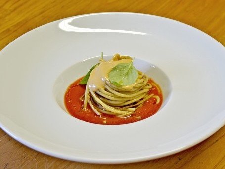 Lo Spaghetto Arrosto Pizza Margherita, piatto presentato a Identità Milano 2015 (ricetta qui)