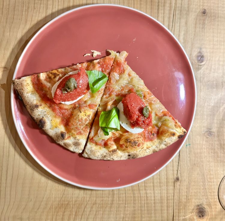 Pane e pomodoro diventa pizza
