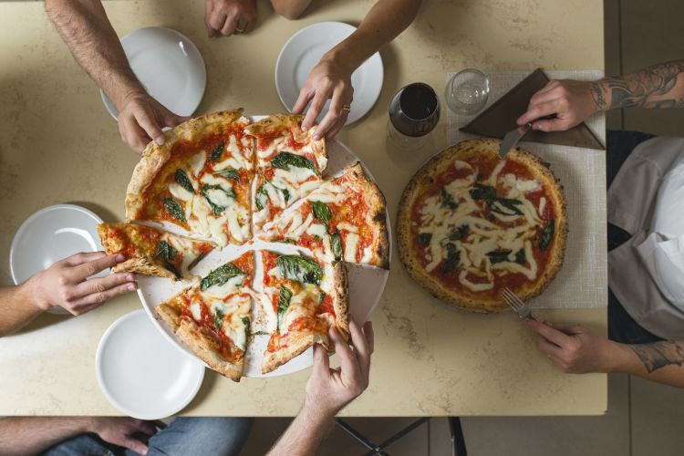 Partenope, la maxi pizza de La Notizia 53 di Enzo