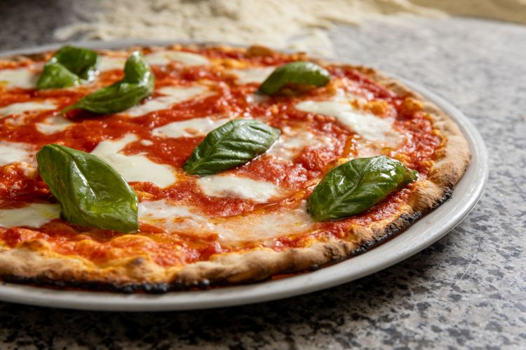 Pizza croccante alla romana
