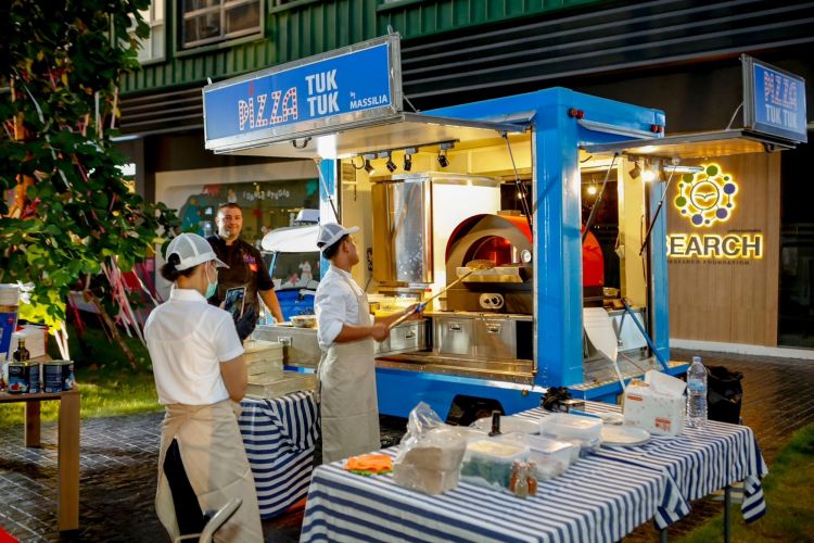 ...e anche il pizza tuk tuk