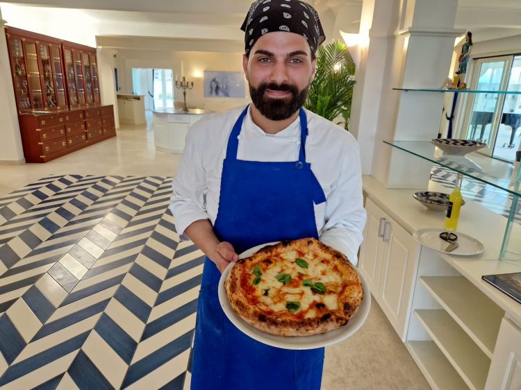 Il pizzaiolo Luigi Punzo
