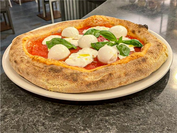 Una pizza della pizzeria Simpathy