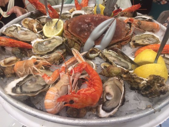Il plateau royal di Astoux et Brun, al 27 rue Félix Faure a Cannes, telefono +33.(0)4.93392187