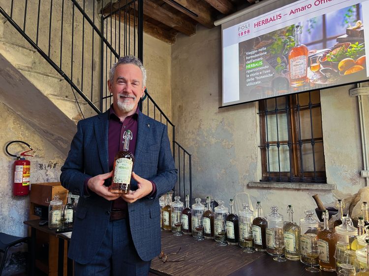 Jacopo Poli presenta Herbalis, il nuovo amaro offi