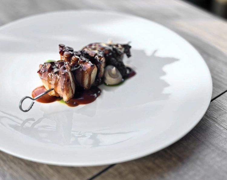 Spiedino di polpo, carote e fagioli: anche qui il vegetale è decisivo