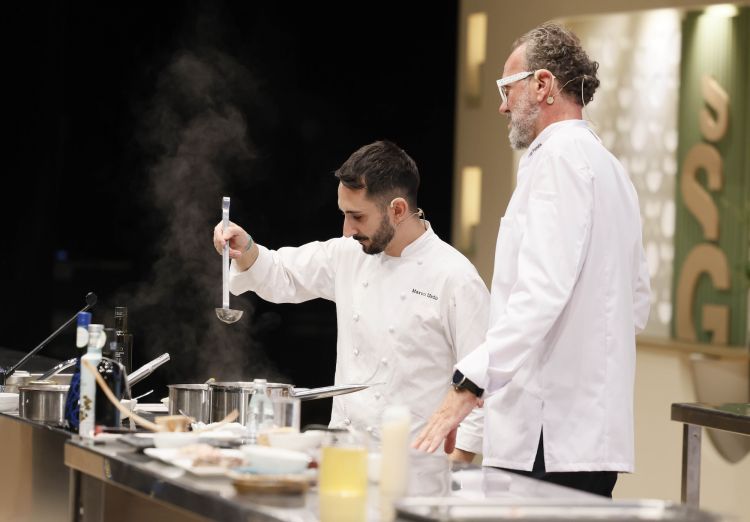 Pomata con il suo sous chef al ristorante Luigi Pomata di Cagliari, Marco Urdis
