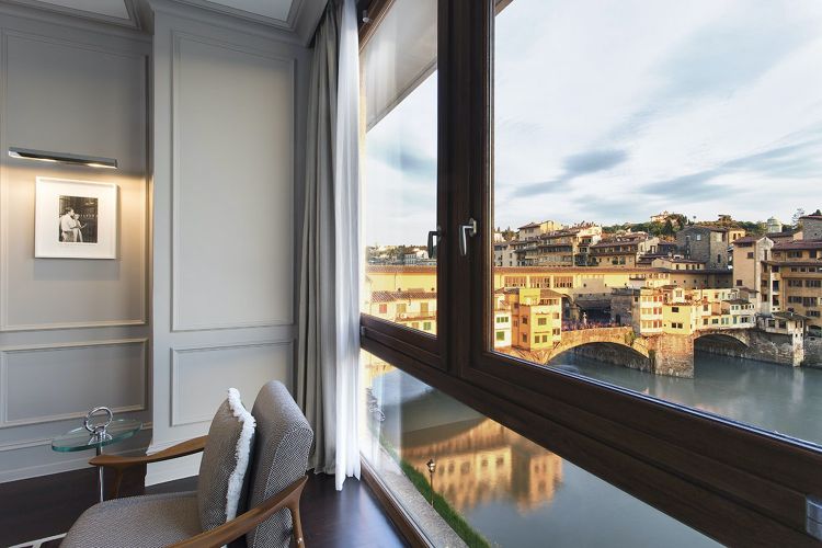 Vista dalla Prestige Suite River View del Portrait Firenze
