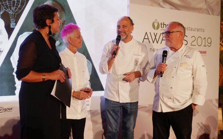Cristina Bowerman, Moreno Cedroni and Antonello Colonna with presenter Francesca Romana Barberini. The three chefs, on top of being in the jury that selected the 65 new openings or managements of 2018, also cooked for the gala dinner 
