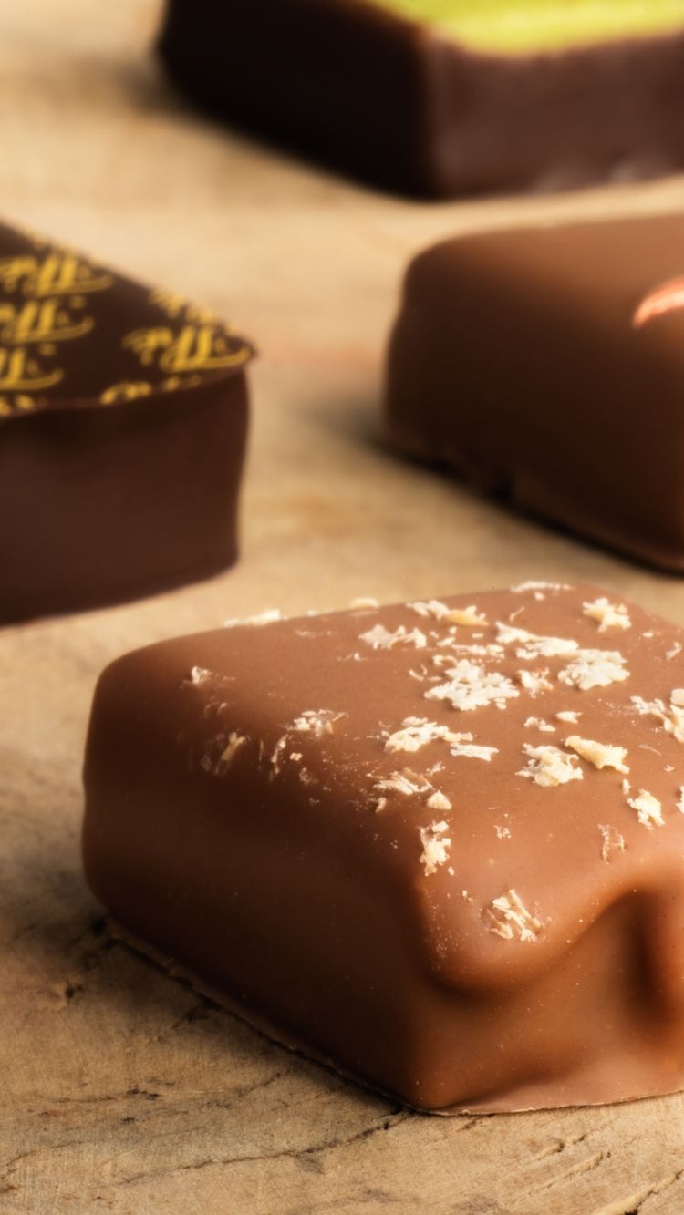 La produzione del cioccolato belga, la sua tradizione di qualità risale al 1912, quando fu creata Marythe, la prima pralina di cioccolato ripieno per mano del farmacista Jean Neuhaus
