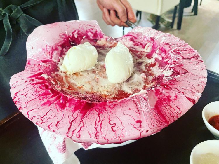 Pre dessert: Gelato alla panna texturizzato alla meringa, fragole in varie consistenze, gelèe di Moscato
