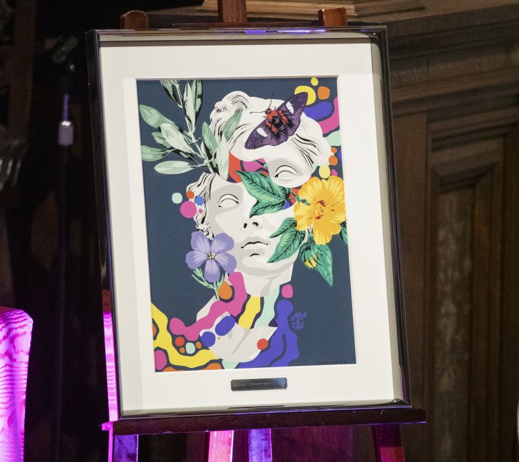 Gilmore&nbsp;e Bottura&nbsp;hanno ricevuto&nbsp;anche l&rsquo;Autogrill Tribute della collezione&nbsp;AvoltaAwards, un'opera unica di urban art che&nbsp;richiama&nbsp;il&nbsp;progetto lanciato da&nbsp;Autogrill per trasformare i punti vendita in musei diffusi e portare l&rsquo;arte nei luoghi di viaggio
