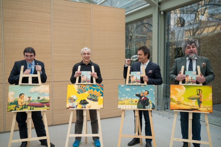 La presentazione de Il vignaiolo universale, a Villa Necchi Campiglio, a Milano. Da sinistra Andrea Sinigaglia di Alma, l'artista Paolo Rui autore delle illustrazioni, gli autori Pierluigi Gorgoni e Andrea Grignaffini (foto Peter Elovich, Fondazione Cologni)