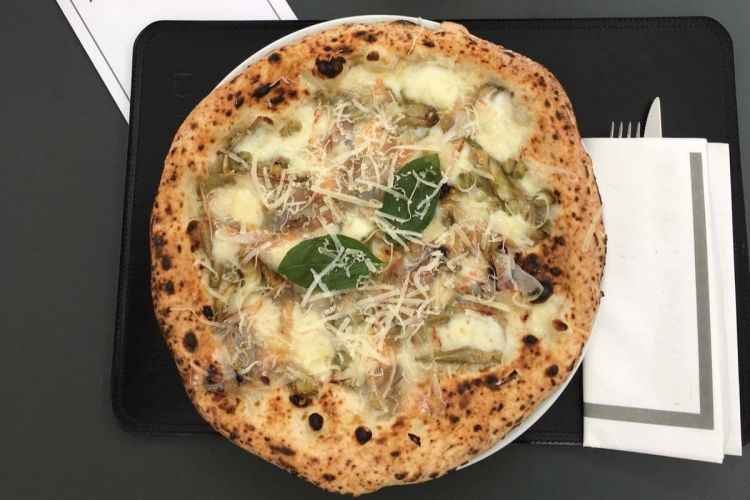 Profumo di Primavera di Palazzo Petrucci: carciofi, mozzarella di bufala, gola di maiale e pecorino