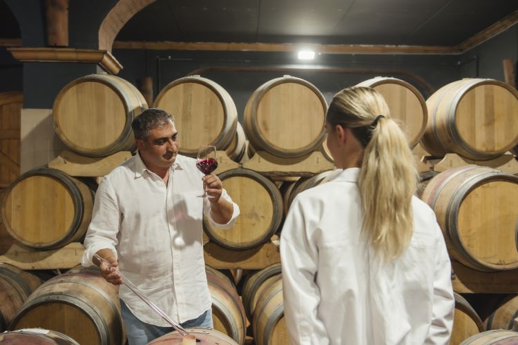 Nella cantina dell'azienda Pucciarella