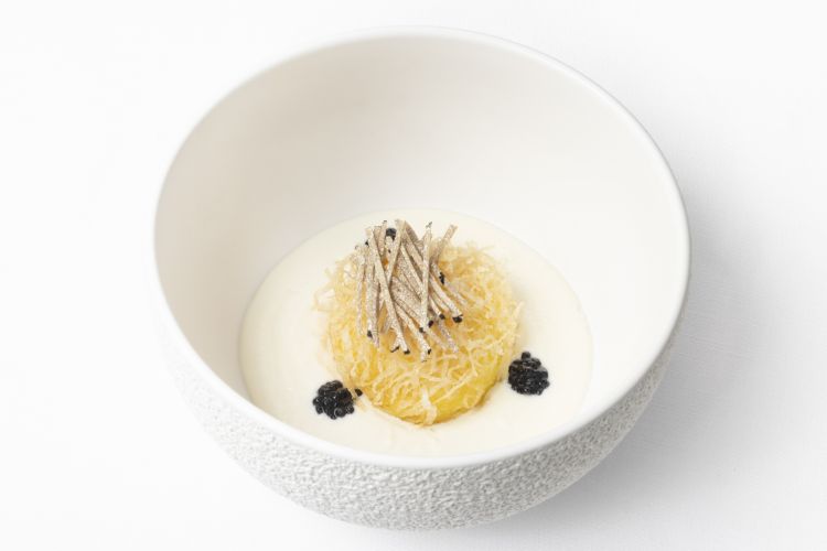 Uovo croccante 62° con ricotta di bufala e tartufo nero estivo