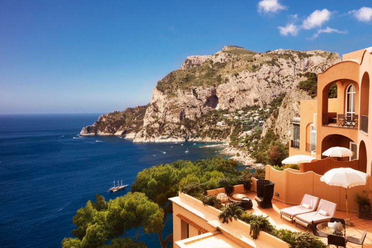 Il panorama da una suite dell'Hotel Punta Tragara, cinque stelle lusso a Capri