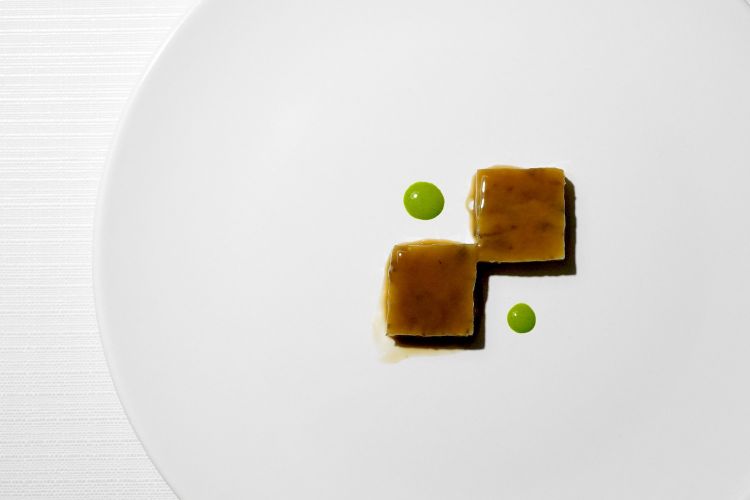 Melanzana di Longobardi à la presse, arrostita al torchio, con salsa alla menta con verdure