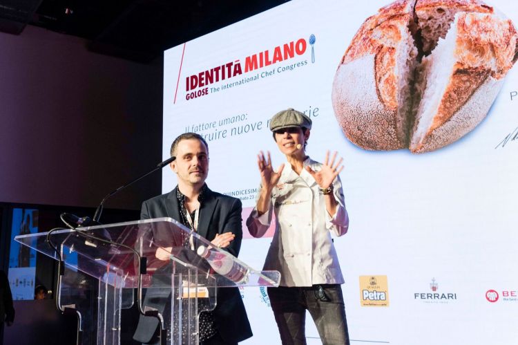 Crenn con il giornalista di Fine Dining Lovers Ryan King, sul palco dell'Auditorium