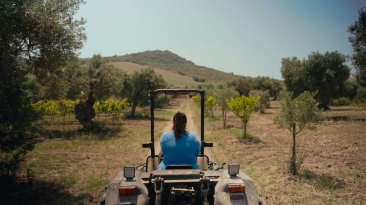 Caterina Ceraudo sul trattore