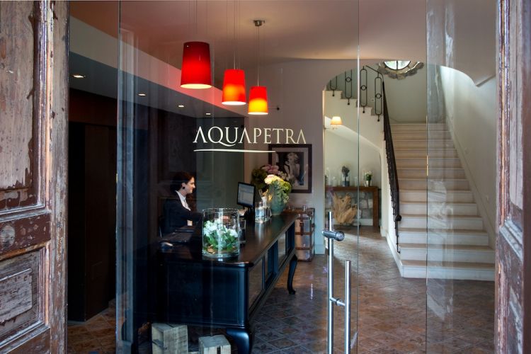 L'entrata dell'Aquapetra, splendido resort