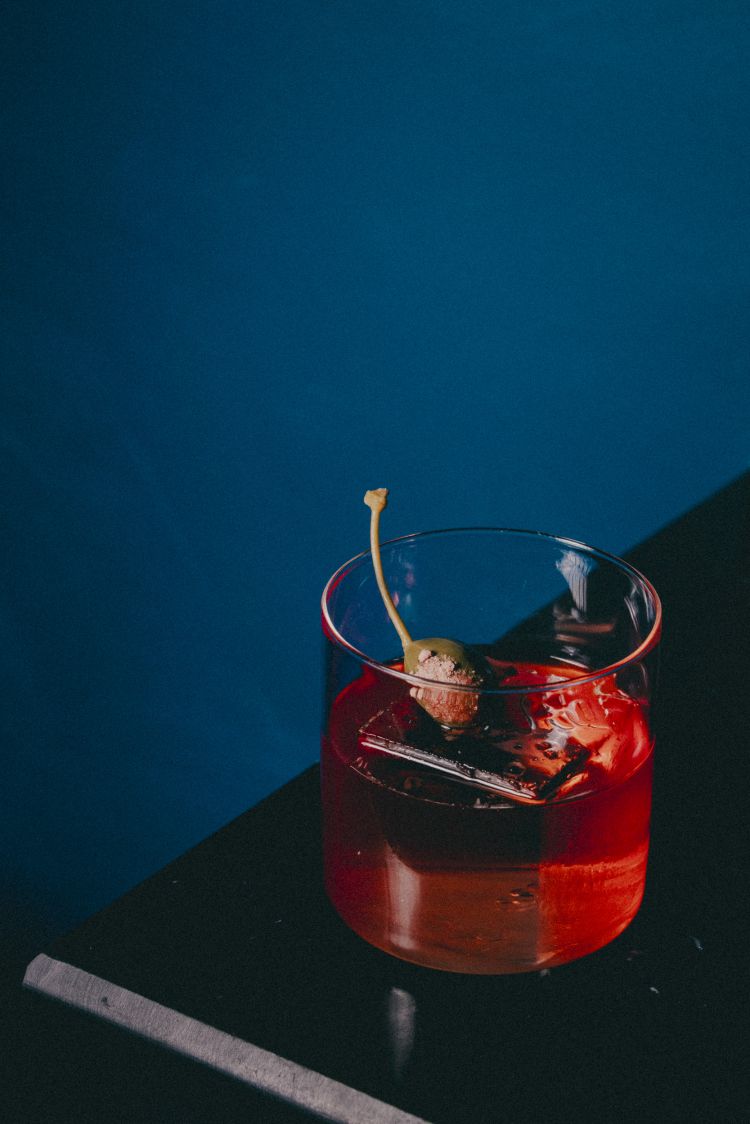 Capperoni: amaricante, fruttato e salato, base Vodka con note di ananas grigliato e cappero
