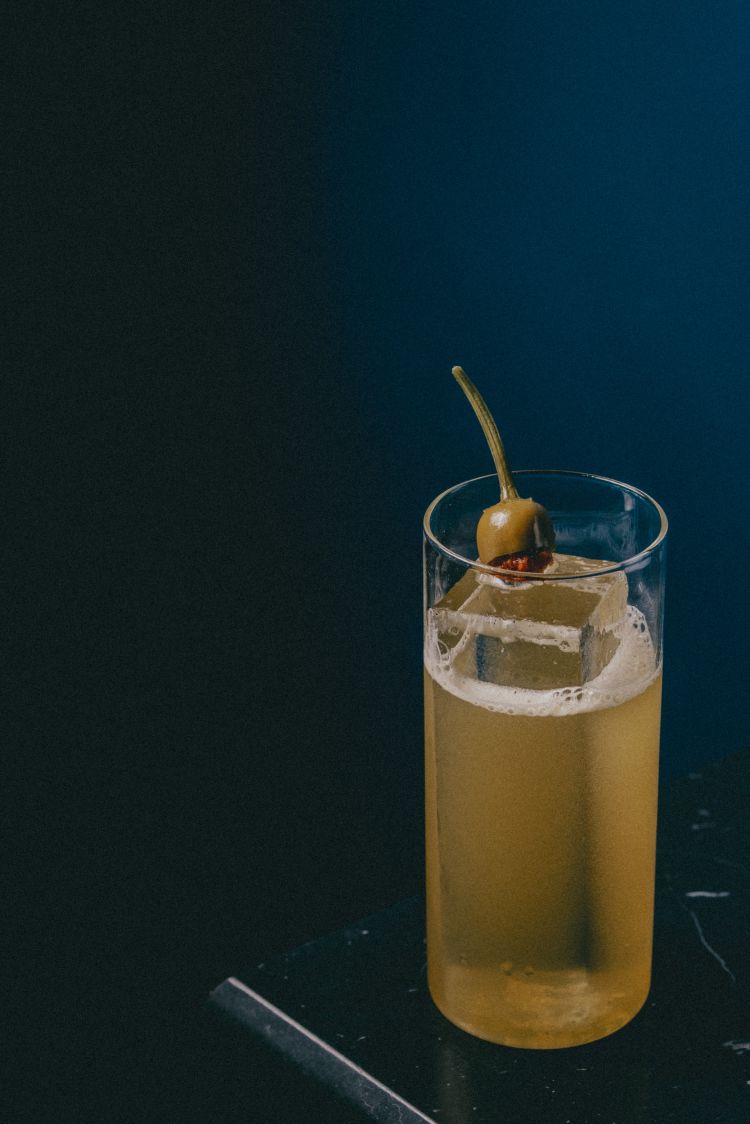 Hot Fum&eacute;: piccante, vegetale e intenso, con Mezcal infuso al pomodoro secco, cordiale al jalapeno e aneto
