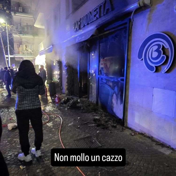 Un successivo post su Instagram di Raffaele Bonetta. In cui esplicita: &laquo;Non mollo un cazzo&raquo;
