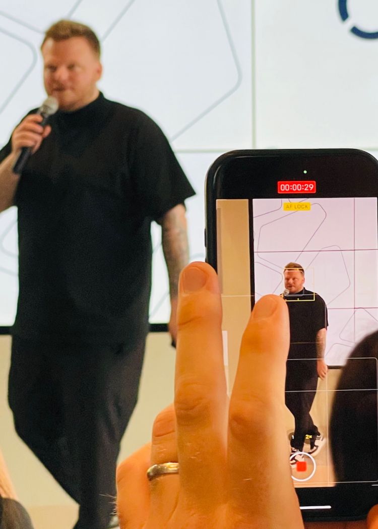 Rasmus Munk durante il convegno del 27 maggio da Spora a Copenhagen