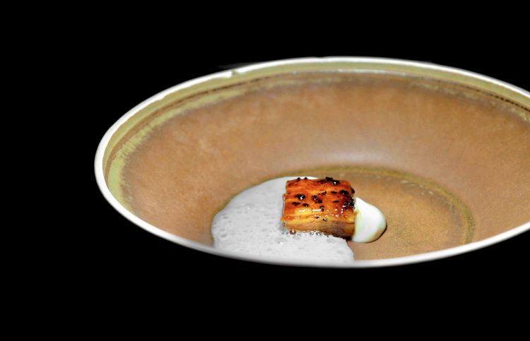 Ratatouille, salsa acidula: millefoglie di verdure in agrodolce al tartufo nero, servita con salsa aromatica di sedano rapa affumicato. Altro gran piatto
