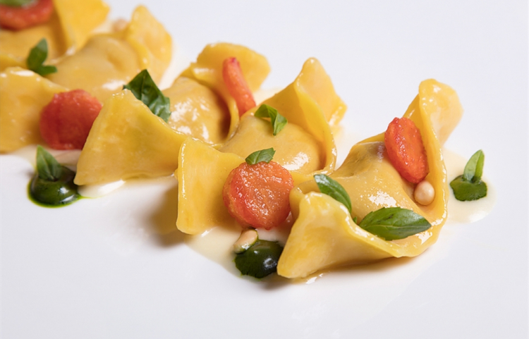 Ravioli di pappa al pomodoro, basilico e salsa al parmigiano reggiano bio 36 mesi