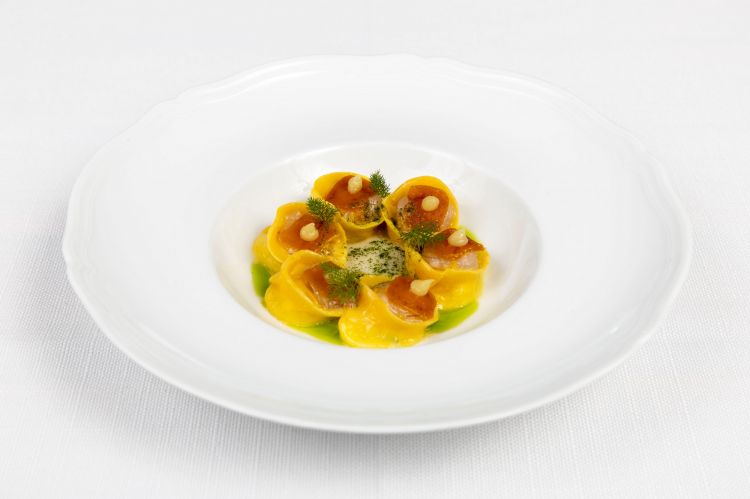 Ravioli di patate e pecorino, mazzancolle, bottarga, topinambur e limone
