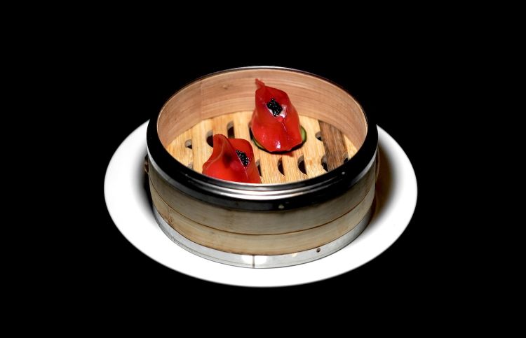 Raviolo rosso: ravioli farciti con king crab