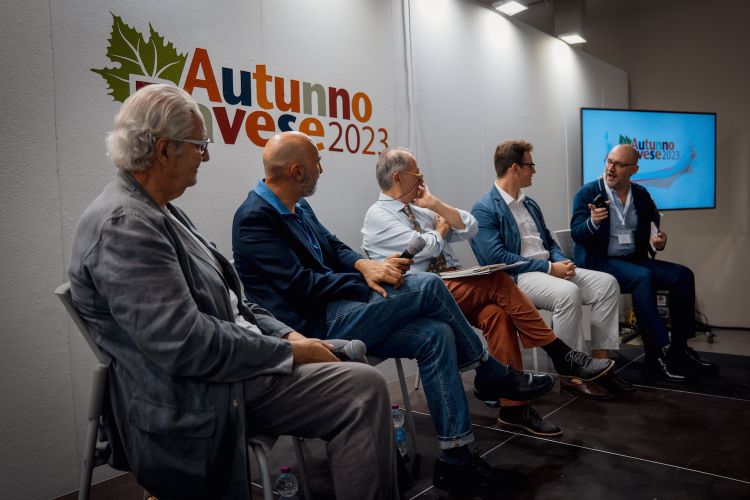 La serata talk, un momento di bel confronto sulla cultura gastronomica. Da sinistra Davide Rampello, Andrea Ribaldone, Graziano Rossi, Luca Truddaiu e Carlo Passera