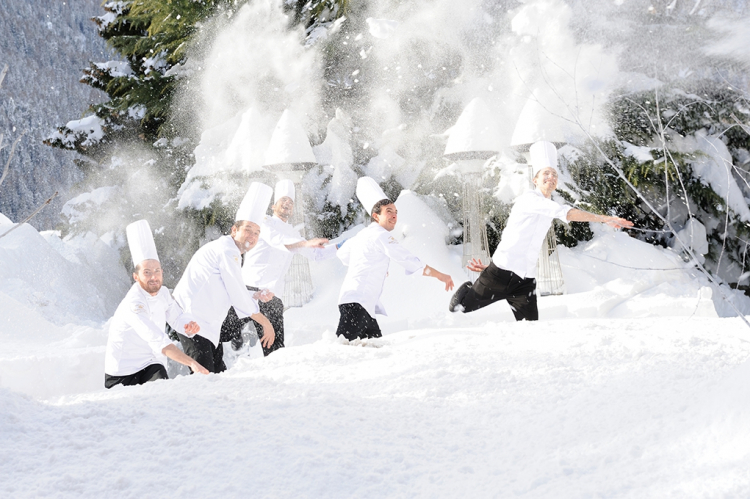 The brigade on the snow
