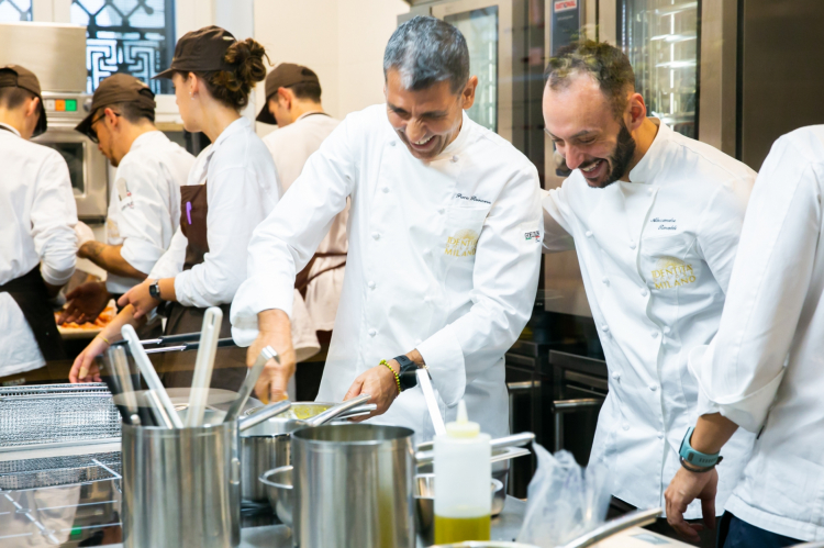 Roncero in the kitchen observed by our resident chef Alessandro Rinaldi
