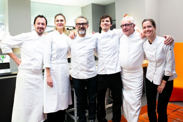 The chefs with their most important assistants: Romain Meder and Jessica Prealpato from Plaza Athénée, Massimo Bottura, Matteo Zonarelli, whom we had met at the S.Pellegrino Young Chef 2016 when he was working in Macao with Umberto Bombana and recently at Osteria Francescana, Alain Ducasse and Jessica Rosval, also from Osteria Francescana
