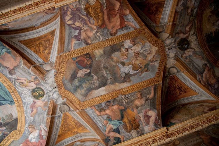 Un dettaglio del soffitto del ristorante di Palazzo Roma
