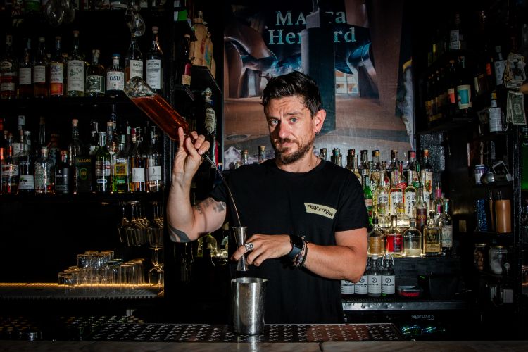 Riccardo Rossi è il bar manager di Freni e Frizio