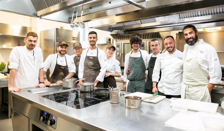 E con la brigata di cucina
