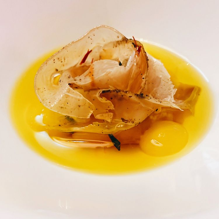 Ricciola, kumquat, lardo maison e zafferano
