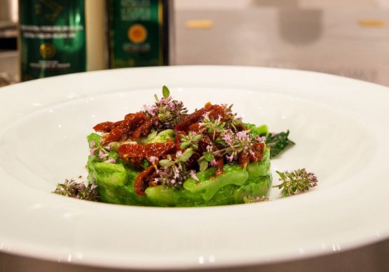 Cavatelli with broccoli cream and oregano flowers 