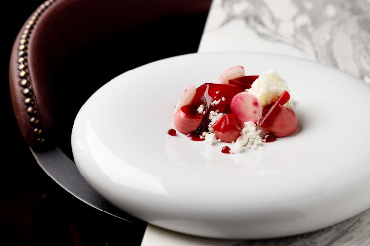Ricotta e barbabietola: il dessert a base vegetale del percorso degustativo al Campocori. Foto di Andrea Di Lorenzo