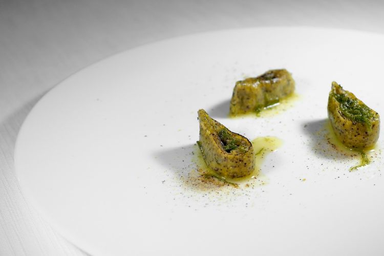 Ravioli di mais Corvino farciti di salsiccia di polmone, burro e salvia